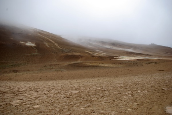 En Islande, il suffit parfois de se tromper de sortie sur la route pour se retrouver sur une autre planète.