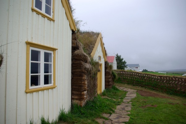 La ferme est constituée de treize maisons (en fait constituées chacune d'une seule pièce).