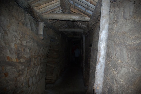 Un couloir de 22 mètres relie les treize maisons.