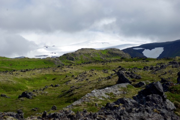 La calotte glaciaire du volcan Snæfellsjökull, qui lui vaut le surnom de Fujiyama islandais. Il serait lui aussi l'un des sept chakras de la planète.