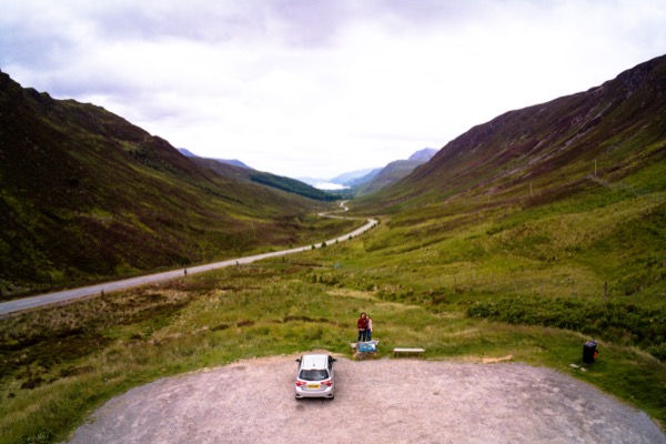 Au bout de la vallée, notre destination : le Loch Maree.