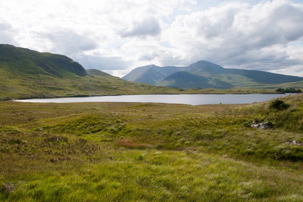Plus loin sur la route, le Lochan na h-Achlaise.