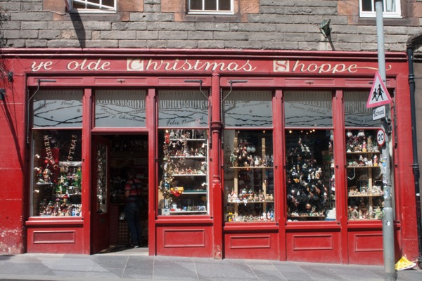 Une boutique de Noël ouverte en juillet : parce qu'il n'est jamais trop tôt.